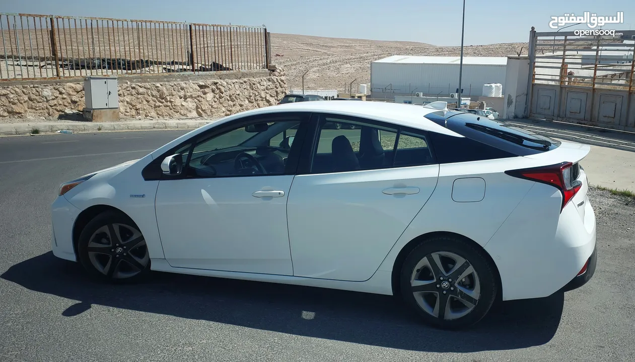 تويوتا بريوس 2022 XLE فحص كامل فل ما عدا الفتحة صنف بيرسونا TOYOTA PRIUS 2022 XLE FULLY LODED