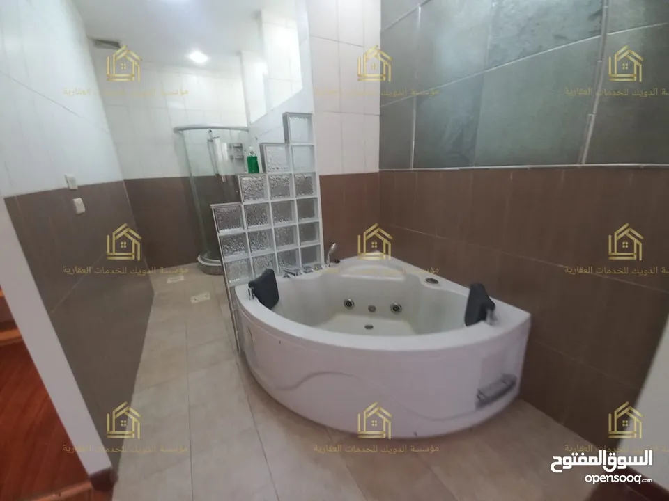 روف مميز - دير غبار - 3نوم 1ماستر - 200م - ترس بإطلالــــه بانوراما