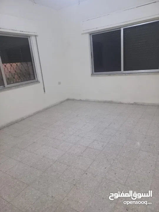 شقه فارغه للايجار/ شميساني الاجره 270