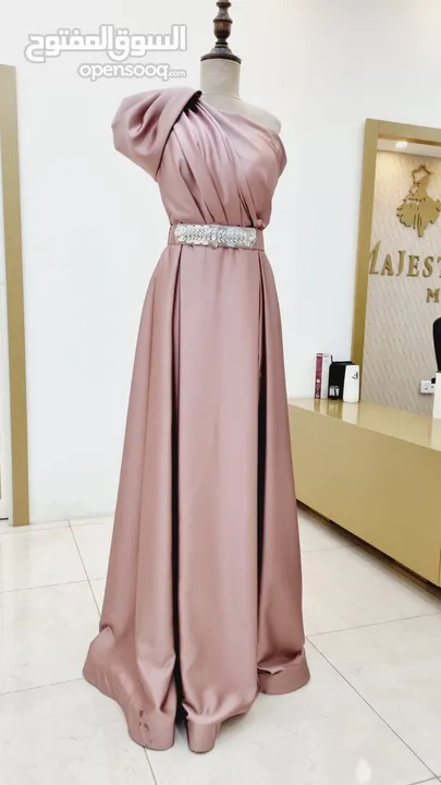 مطلوب شريك/شريكة لمحل فساتين زفاف وسواريه في  مناطقة بيتونيا