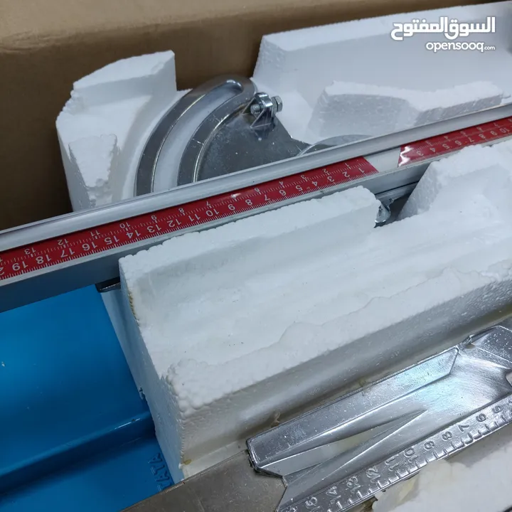 مقص بلاط  وعدة بناء وآليات للبيع