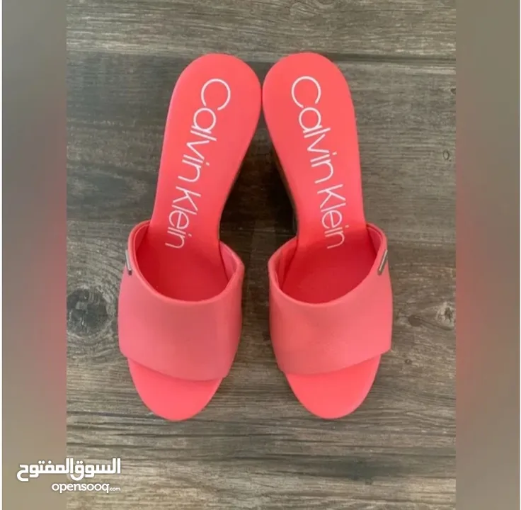 روكي هيلز ماركة CALVIN KLEIN صناعة كمبوديا وارد اميركا نمرة 38،5 لون PEACH