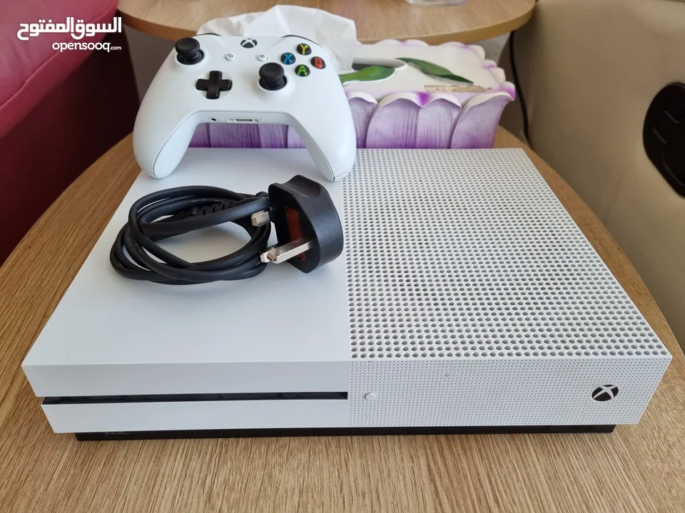 XBOX ONE-S 1TB & Controller