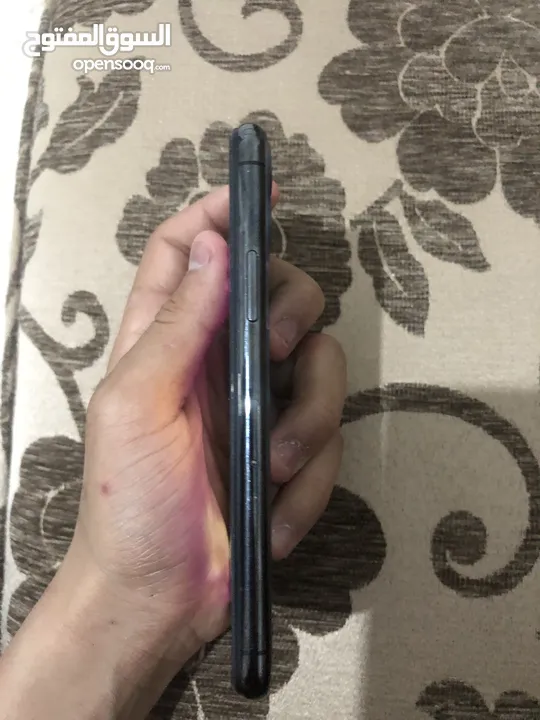 ايفون 11 بور