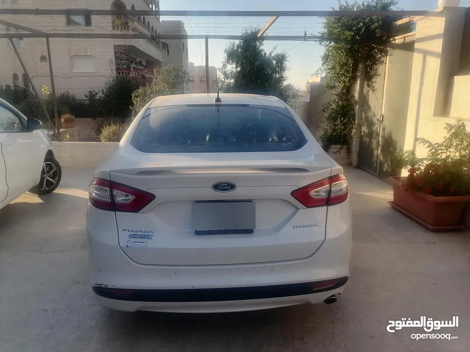 فورد فيوجن (تيتانيوم) فحص كامل دهان الوكاله دون اي حادث