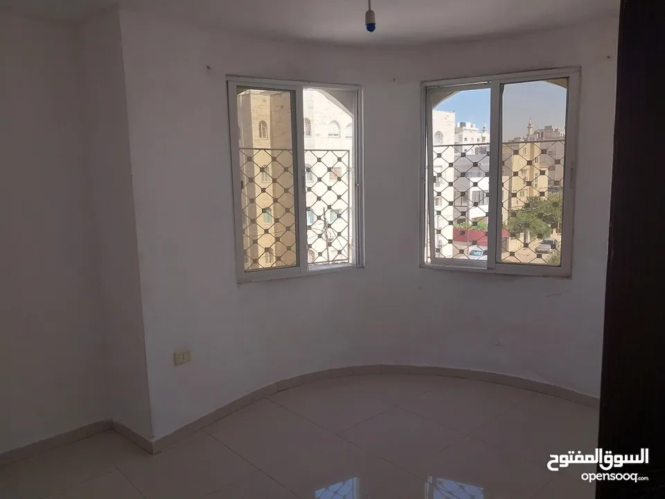 شقة للايجار شارع الحصن بالقرب من مجمع الشيخ خليل