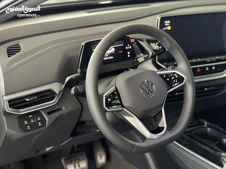 VW ID.4 CROZZ PRO 2024 PIANO BLACK أبيضّ لؤلؤي