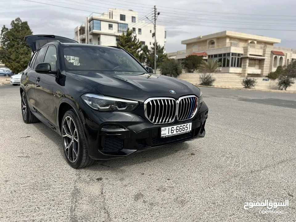 بي ام دبليو X5 لون اسود موديل 2022 Mكيت فل كامل فحص كامل وارد وكاله عمان