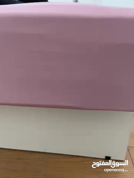 فرشه كينج  حجم مقاس 200x 180 cm  استخدام 10 اشهر فقط.  ممتازه الحال متل الجديد بتخدمك بحدود  10 سنين