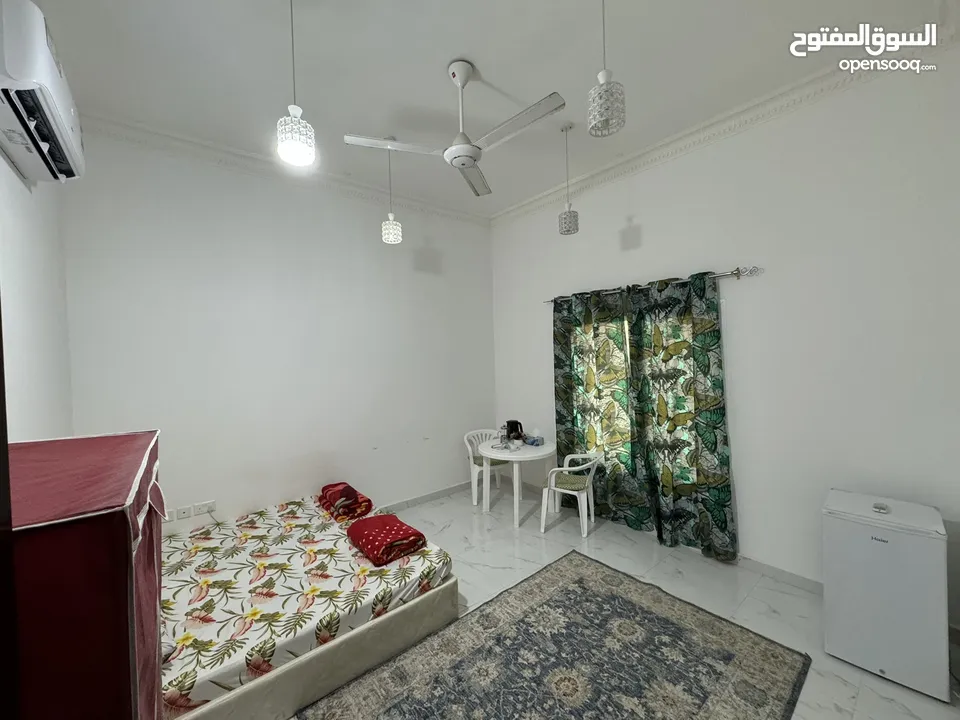 غرفة للإيجار في الحيل الشمالية Room for rent in Al-Hail North