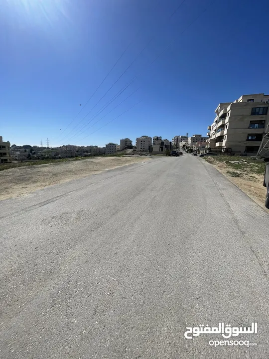 ارض مميزه جدا و مرتفعه اراضي ناعور حوض الحويطي خلف المدارس العالميه 780متر سكن (ب) عادي على شارعين .