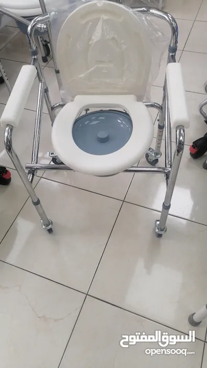 كرسي حمام بعجلات نخب اول "جديد"