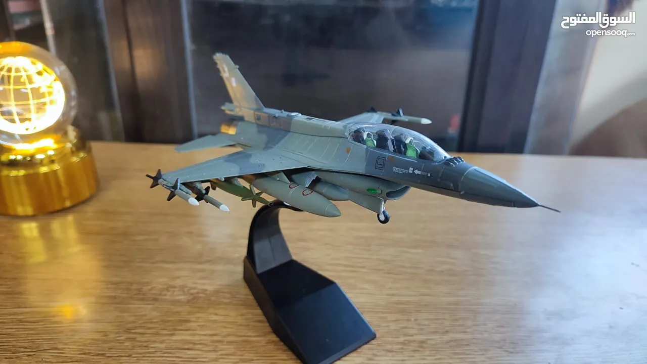 نموذج طائرة حديد F16