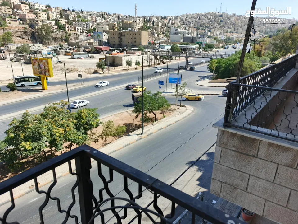 أربع شقق و سطحين للبيع في منطقة الهاشمي الجنوبي