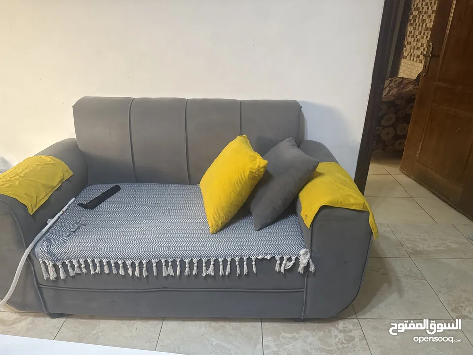 غرفة جلوس اثنين صغار وحده ثنائيه وحده كبيره
