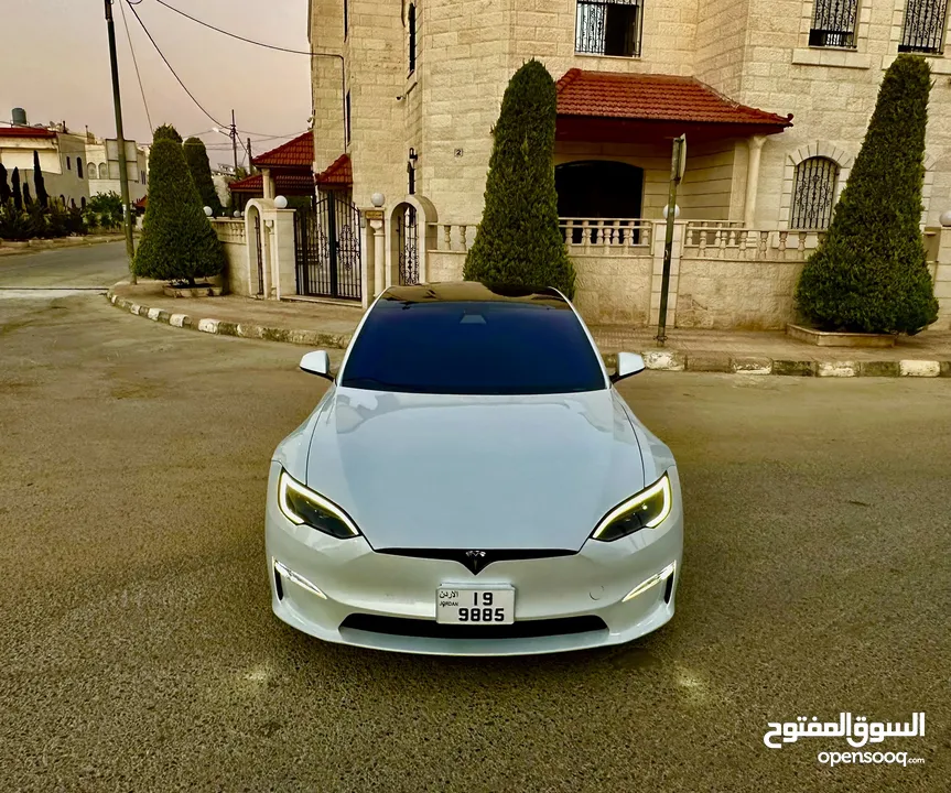 Tesla model s plaid 2022 670 hp  للبيع وقابل للبدل بسيارة مناسبة