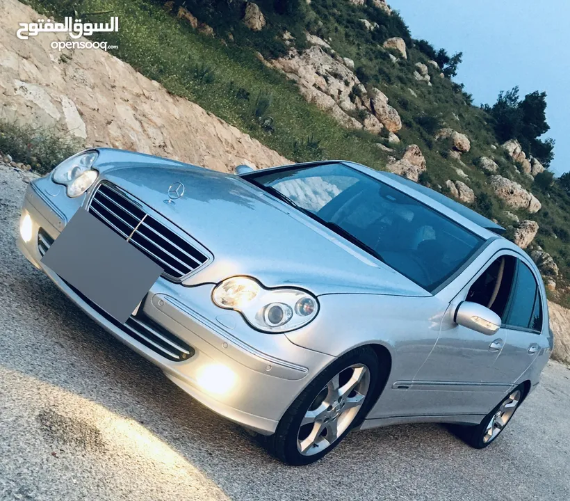 مرسيدس c200 موديل 2004 لون سلفر