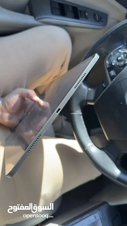 Apple Ipad pro 12.9 inch M1 5th generation (2021)wifi