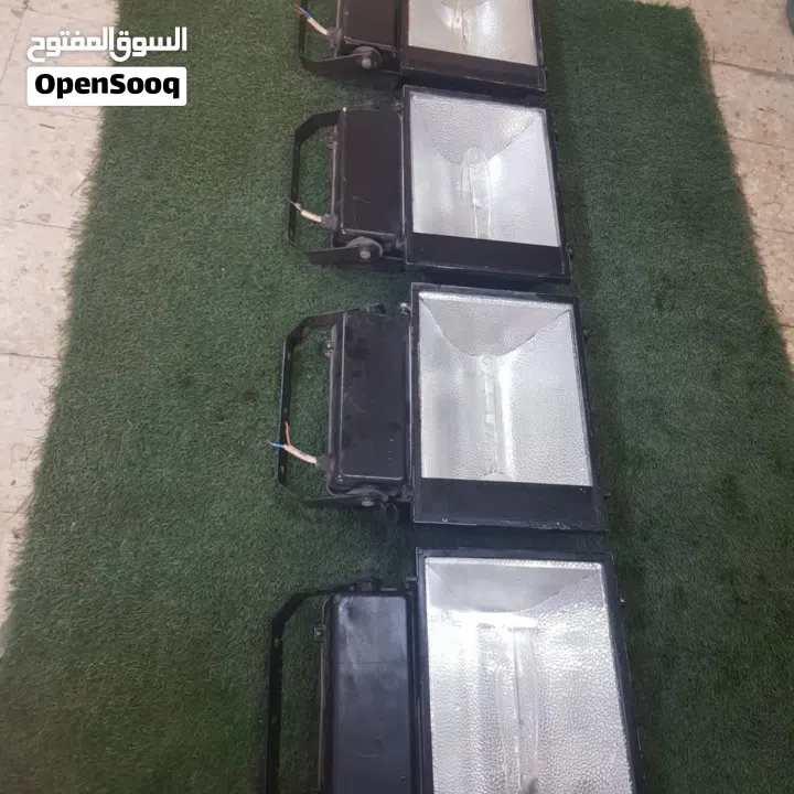 كشافات للبيع موجود 4كشافات الكشاف - (217709598) | السوق المفتوح