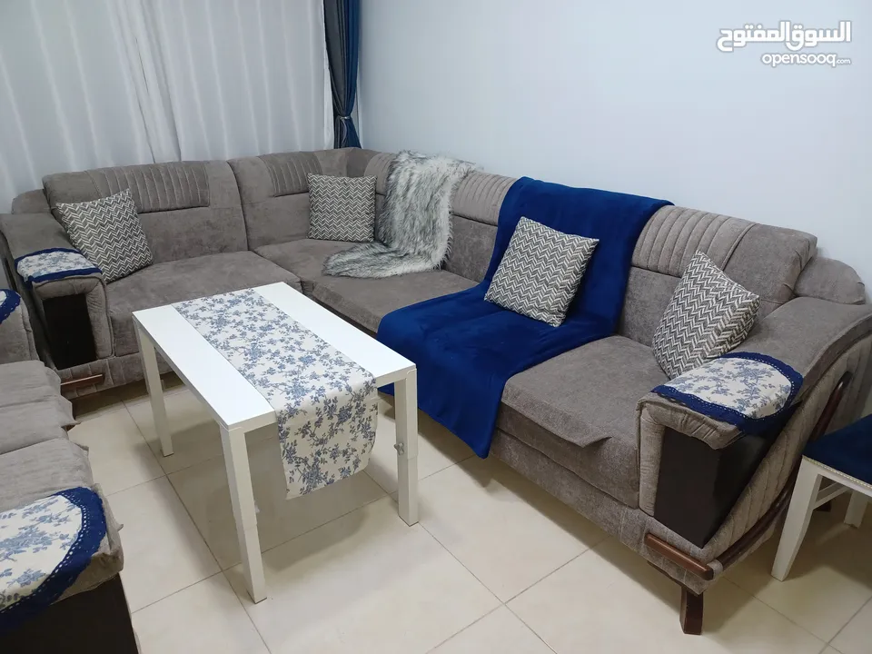 طقم كورنر جديد مع طاولة سفرة مستعملة