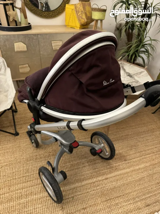 Silver cross stroller very strong can be bed and chair it has rain cover