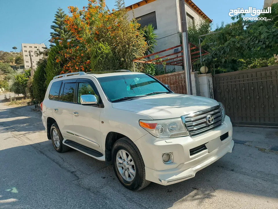 للبيع تويوتا لاندكروزر موديل 2008 محول كامل 2018  كامل متور V8بسعر مغري 24000