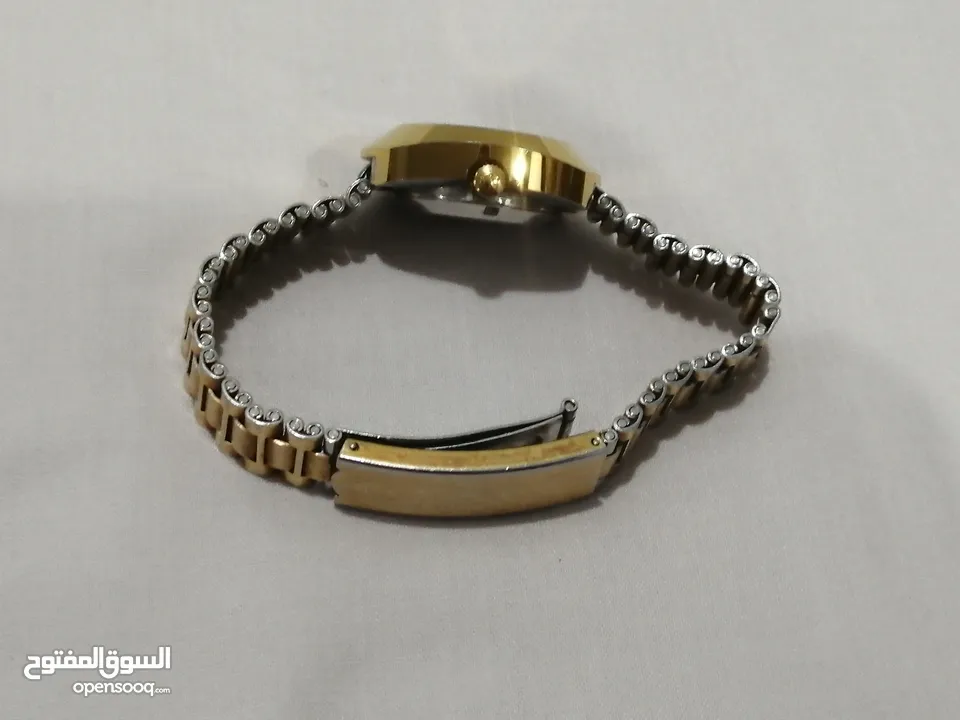 ساعة رادو دايستار نسائيه للبيع في جدة