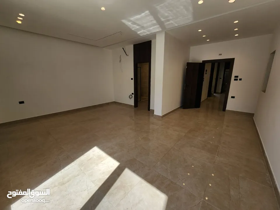 روف للبيع في عبدون  ref : 14328