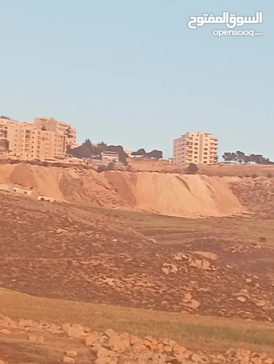 اراضي مميزه جدا حد الجبيهه تحت شارع الاردن المساحات مختلفه خلف مطعم ديوان زمان