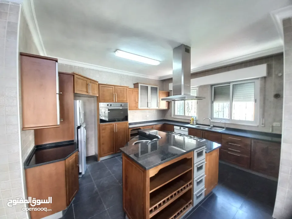 شقة غير مفروشة للإيجار 400م2 ( Property 19553 )-174847773
