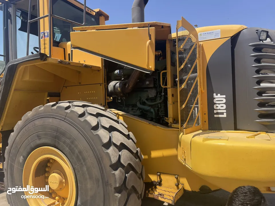 جرافات عدد 2  Volvo F180 +Volvo E180