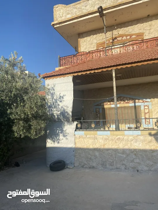 بيت طابقين لااليجار  او للبيع