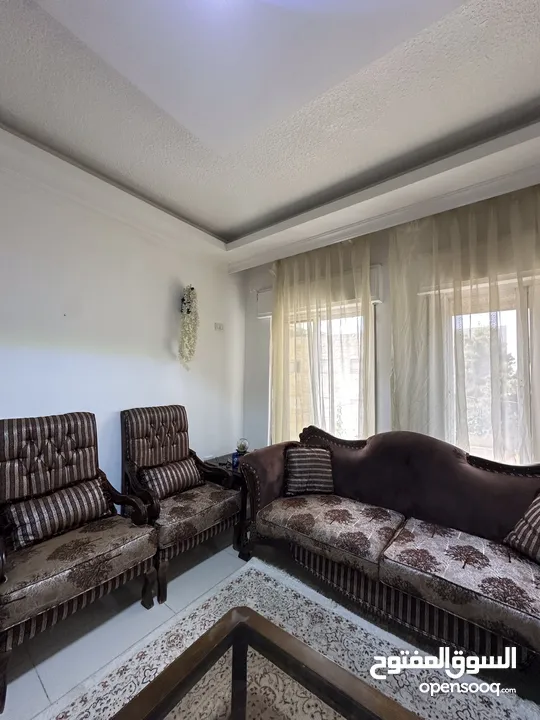 طقم كنب وطاولات عدد 3