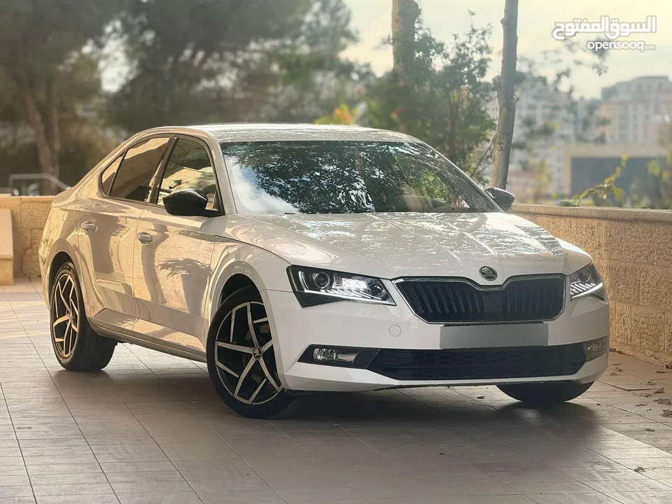 سكودا سوبيرب موديل2020 وترخيص 2019 فحص ممتاز ولا غرام بويه  مطور 1500 بنزين