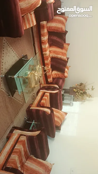 طقم كنب مستعمل مع طاولات زجاج شبح جديد