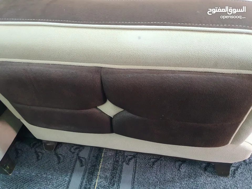 طقم كنب 7 مقاعد فاخر بحالة ممتازة خشب زان