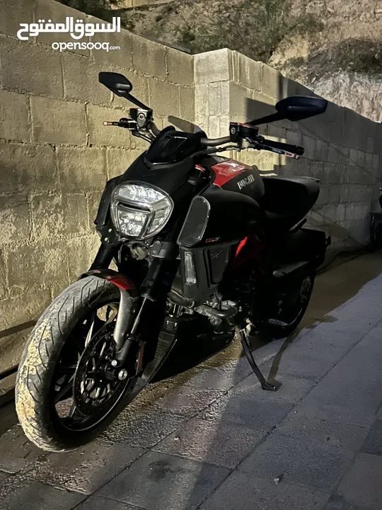 دوكاتي ديافل 2014 كاربون 35000km صيانة كاملة ليست بحاجه لاي صيانه