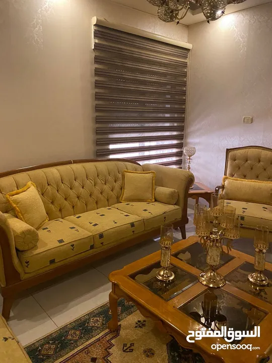 اثاث غرفة ضيوف او معيشة صالون عائلة