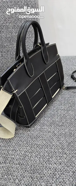شنطة جلد طبيعي ( salvatore ferragamo calfskin thestudiocagebagsella) صناعة ايطالية