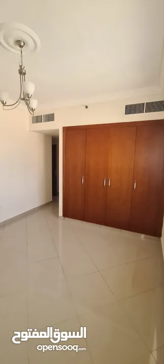 55,000 درهم سنويًا 3 غرف (إحداها ماستر) + صالة و3 حمامات بإطلالة بحرية خلّابة ، قريب من مخرج دبي