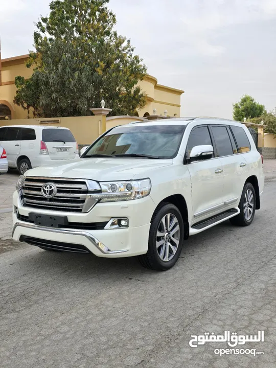 Land cruiser VXR V8 GCC 2017 price 174,000 Aed