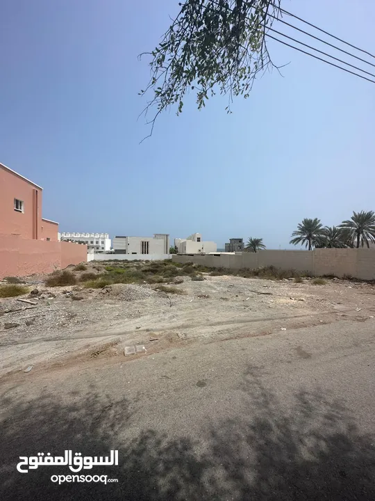 أرض سكنية للبيع في السيب تبعد 200 متر عن شاطئ السيب بها خرائط ل 7 فلل