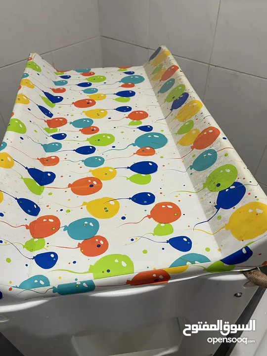 Bathtub and changing station for kids