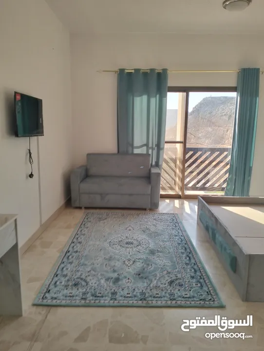 لدينا غرف واستديوهات مفروش او غير مفروشWe have furnished or unfurnished rooms and studios.