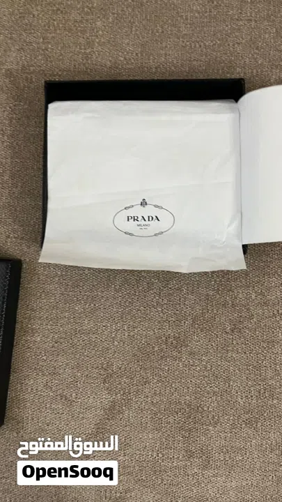 محفظة برادا أصلية زرقاء (جديدة لم تستعمل)