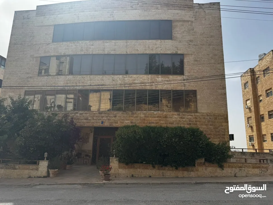 Luxury apartment three bedroom All en-suite have heating and cooling central AC,Electric abajour.