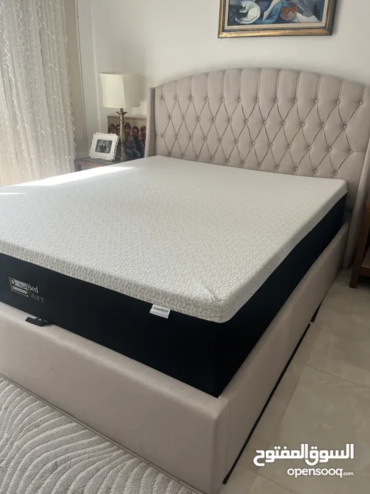 Almost new bed size 160/200