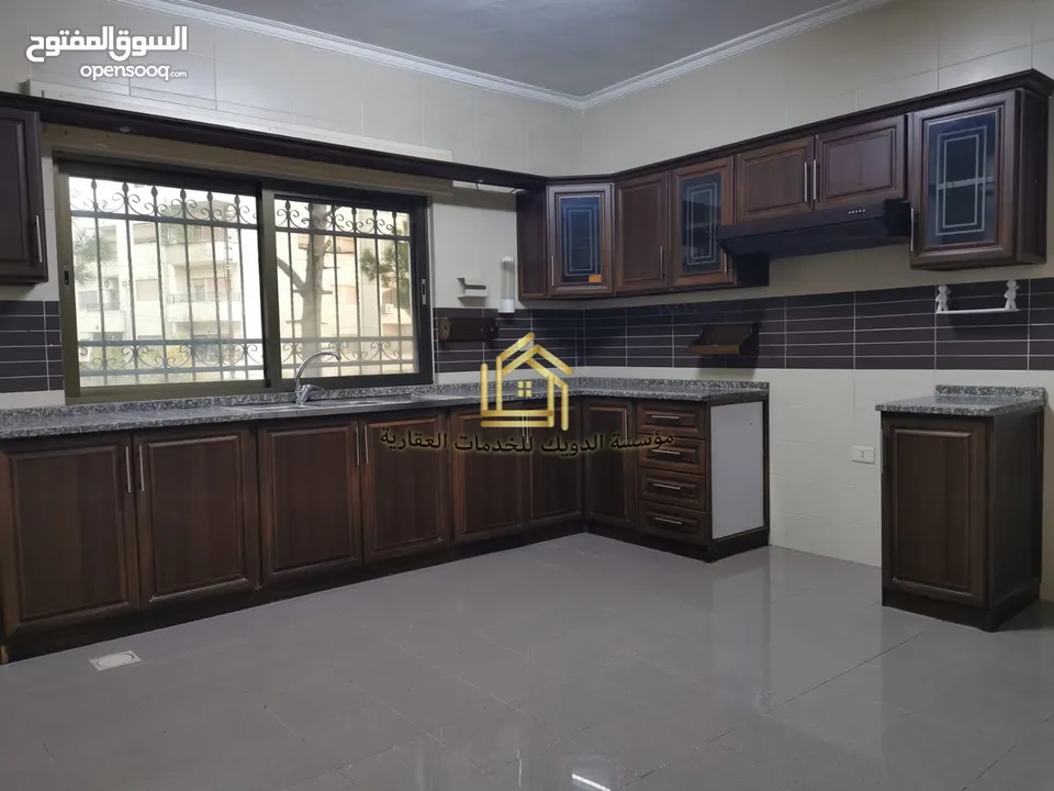شقة مميزة - ضاحية الرشيد - 4نوم 2ماستر - 250م - قرب الخدمات العامة