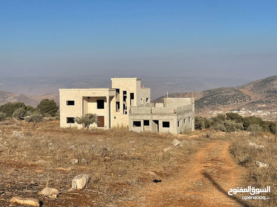 فيلا فاخرة على أرض 2000م تصنيف أ A, طابو – زاوية شارعين + مجلس ضيوف مستقل في طوباس