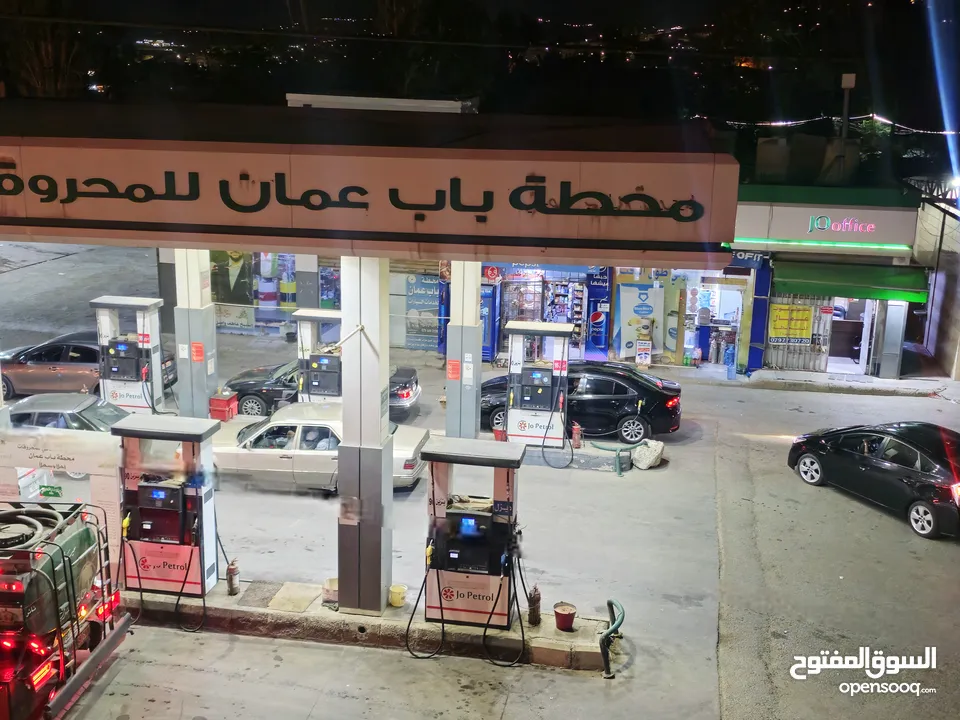 سوبر ماركت مع قهوة داخل كازية للبيع بكامل المعدات والبضاعة